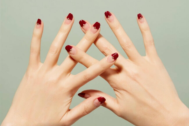 12 Beautiful Nail Designs for Tasteful and Minimalistic Manicures