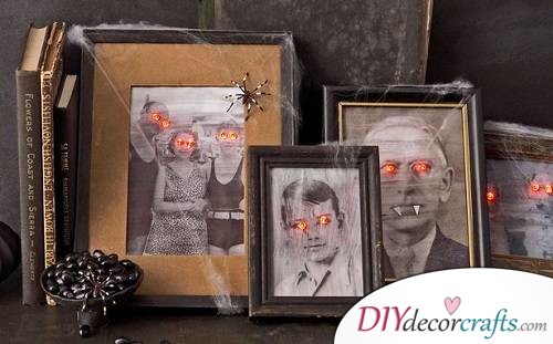 Scary Family Portraits - Halloween Décor