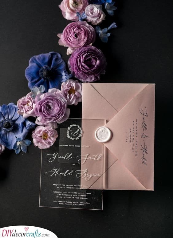 A Glasslike Invitation - Enchant your Guests