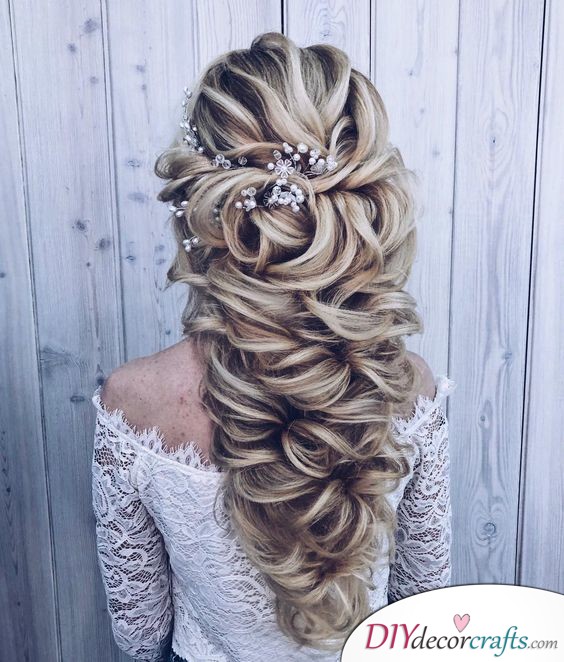 An Exquisite Hairstyle - Perfect for any Bride