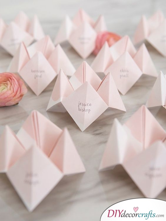 Cootie Catchers - Adorable DIY Wedding Place Cards