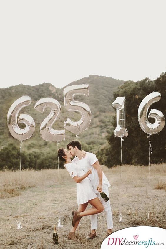 Numbered Balloons - Save the Date Card Ideas