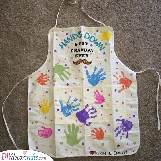 Handprinted Apron - Amazing Gifts for Grandad