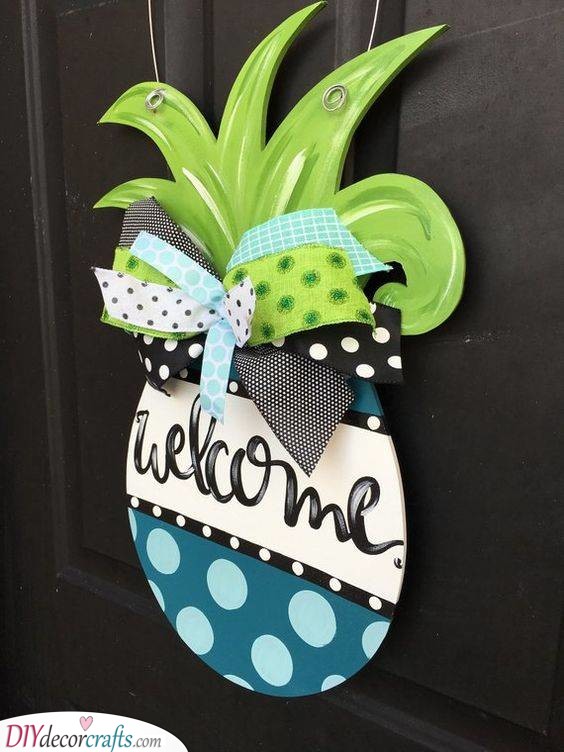 Funky Pineapple - Awesome Welcome Signs