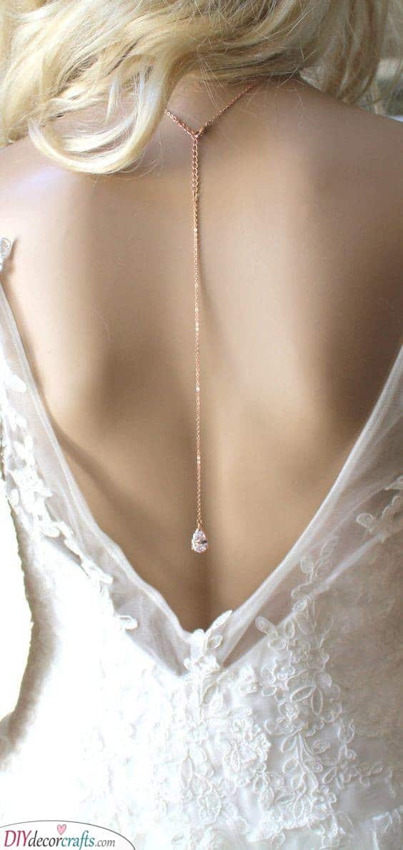 A Simple Backdrop Necklace - Bridal Jewellery Ideas
