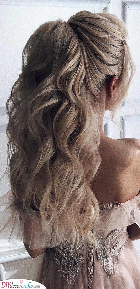 A Wavy Ponytail - Wavy Hairstyles for Long Hair