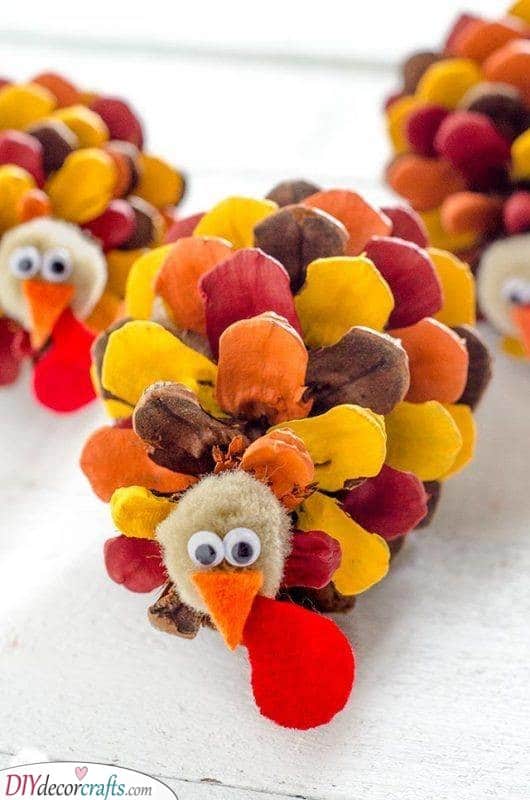 Pinecone Turkeys - Easy Thanksgiving Crafts