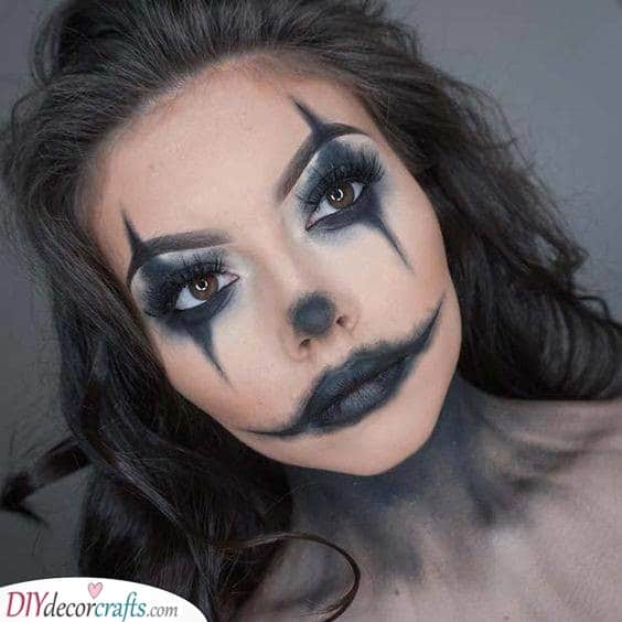 A Creepy Clown - Halloween Makeup Designs