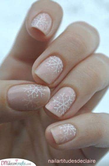 Chic Snowflakes - Cute Winter Nails