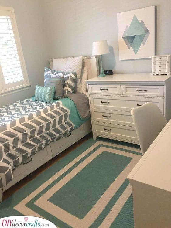 Small Bedroom Decorating Ideas - On a Budget
