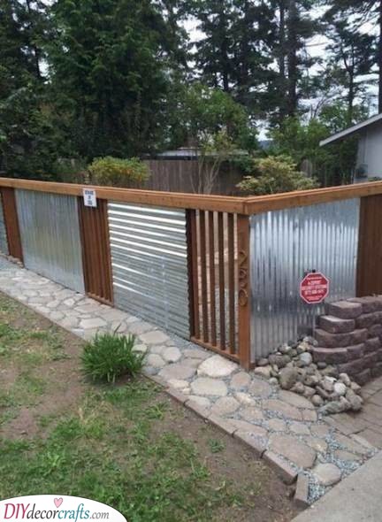 Reuse and Recycle - Very Cheap Garden Fence Ideas